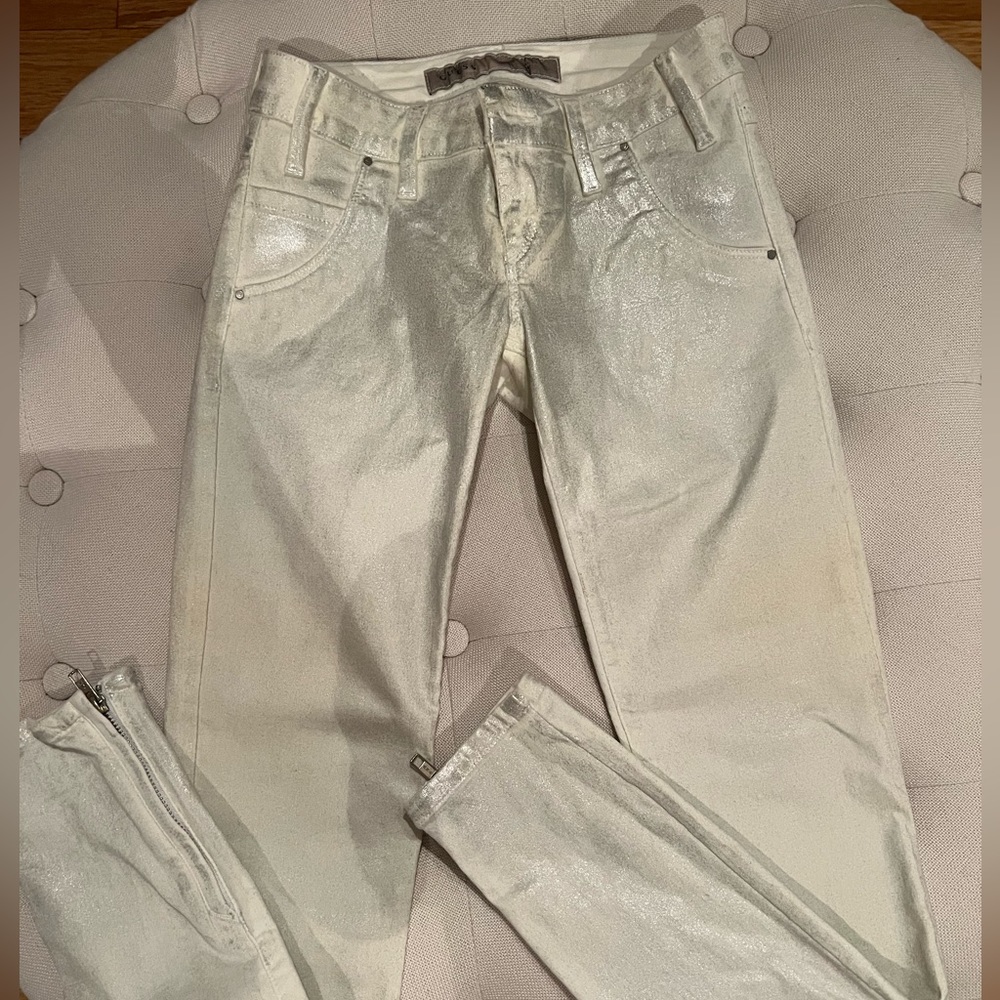 White/silver Guess jeans. Size 23